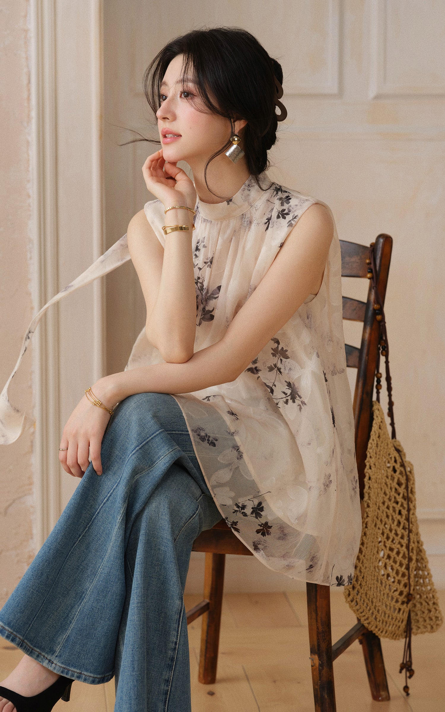 Sleepy Bunny Floral Sheer Stand Collar Sleeveless Blouse with Relaxed A-Line Silhouette